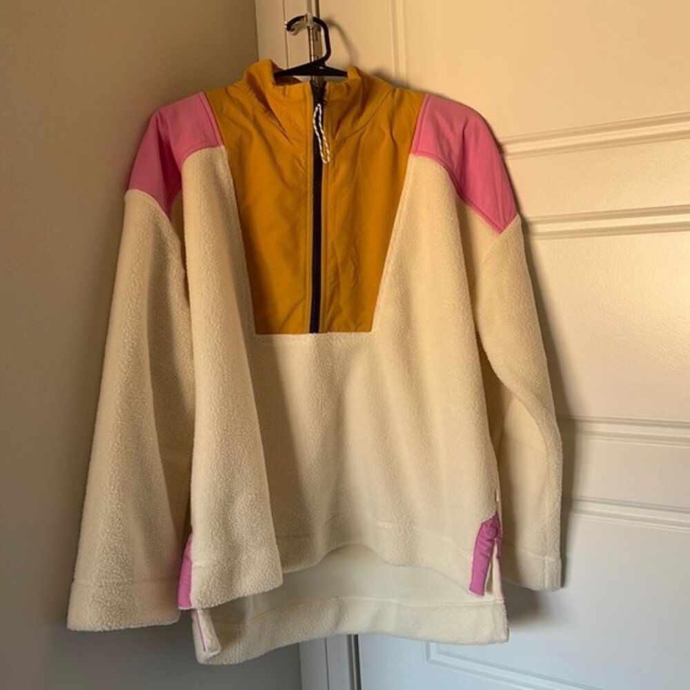 Women's Free Assembly Top XL